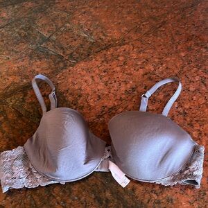 Victoria’s Secret Angel Lace Demi Bra IPEX
Full Coverage 36C